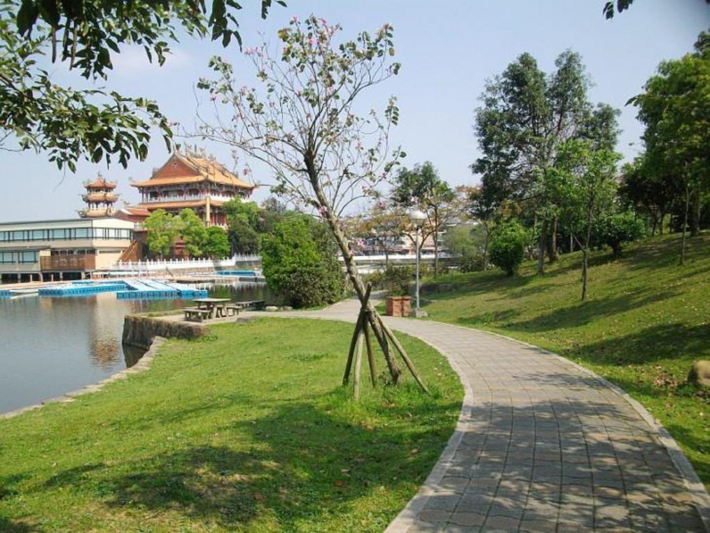 Puti Commercial Hotel Лонгтан Экстерьер фото