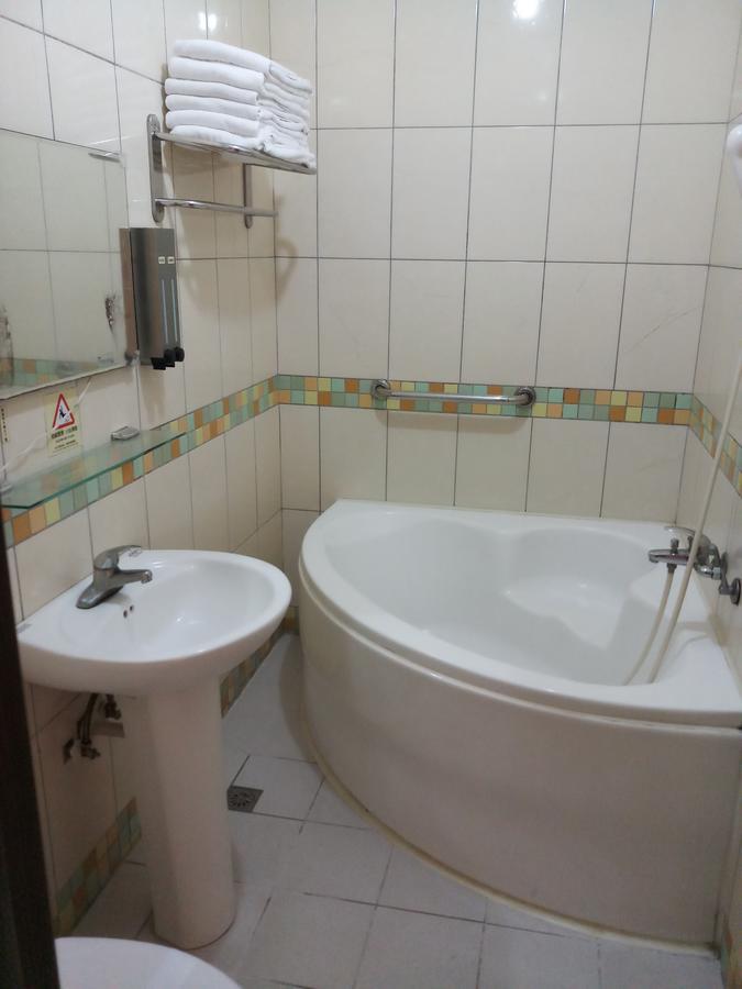 Puti Commercial Hotel Лонгтан Экстерьер фото